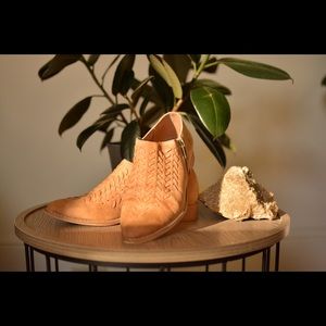 Mi.iM Ashley Braided Ankle Boot (Brown)